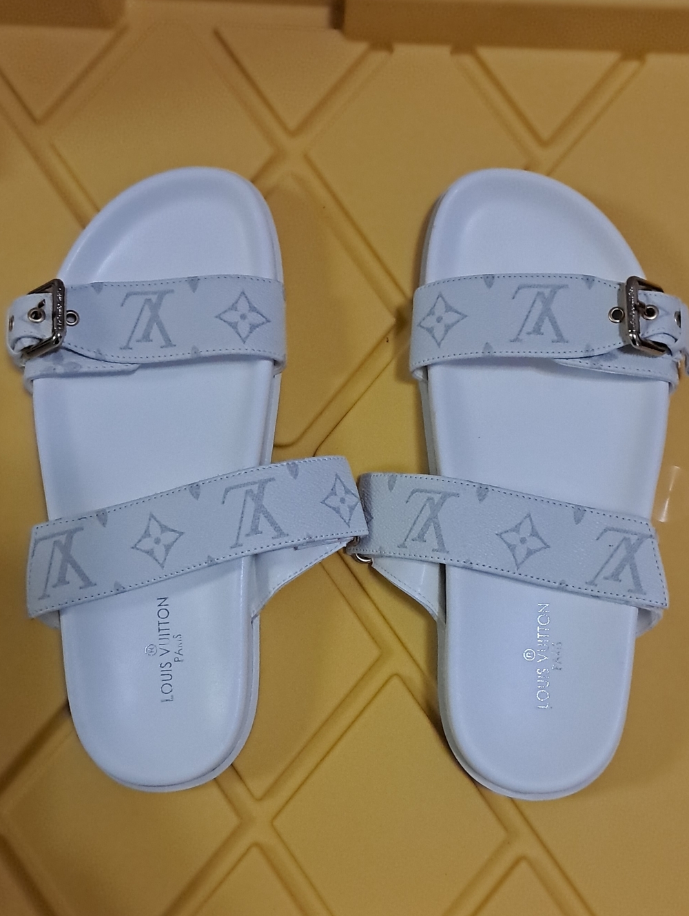 Woman Fashion White Sandels - Picture 1 of 2
